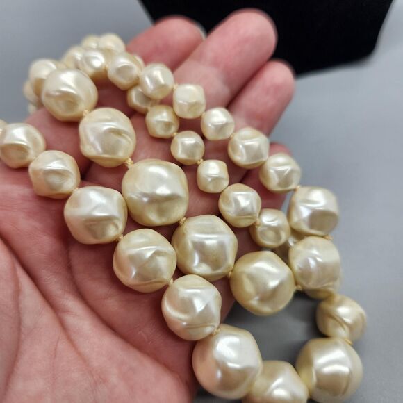 VTG Chunky Pearl Tone Double Strand Necklace Graduated Beads Hand Strung Japan - Picture 8 of 10